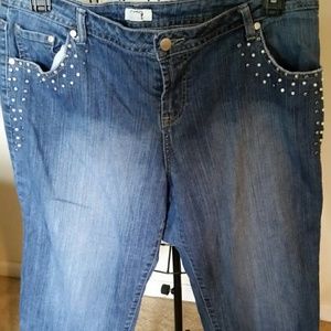 Plus size denim capris