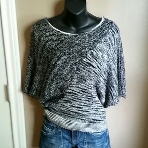 Beautiful black and white BKE top.