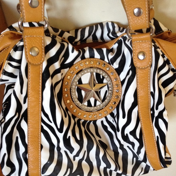 A purse - Picture 2 of 2