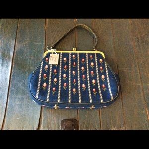 Amazing vintage kiss-lock purse!