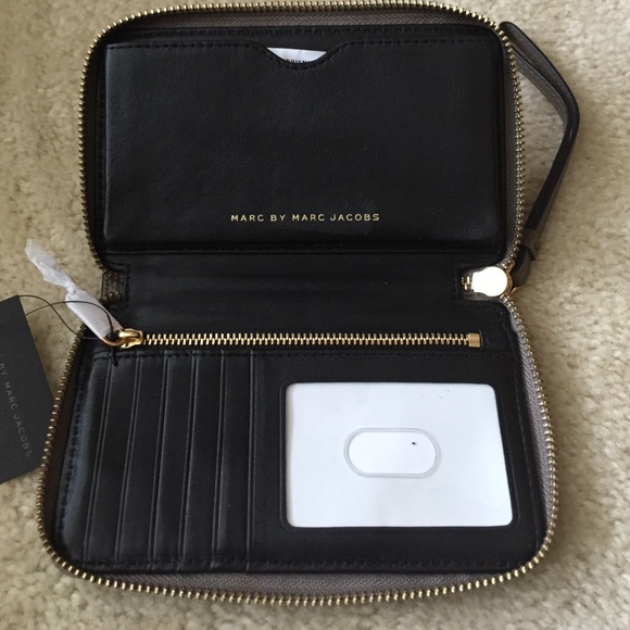 🚫SOLD🚫 Marc by Marc Jacob Wristlet - Picture 3 of 3