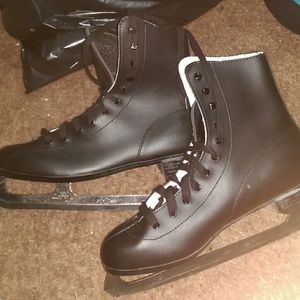 Men's figure skates