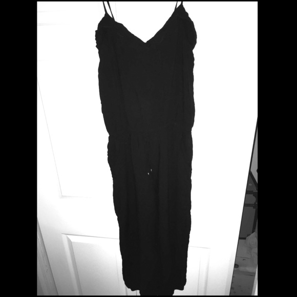 🚨CHIC BLACK 1-PIECE ROMPER