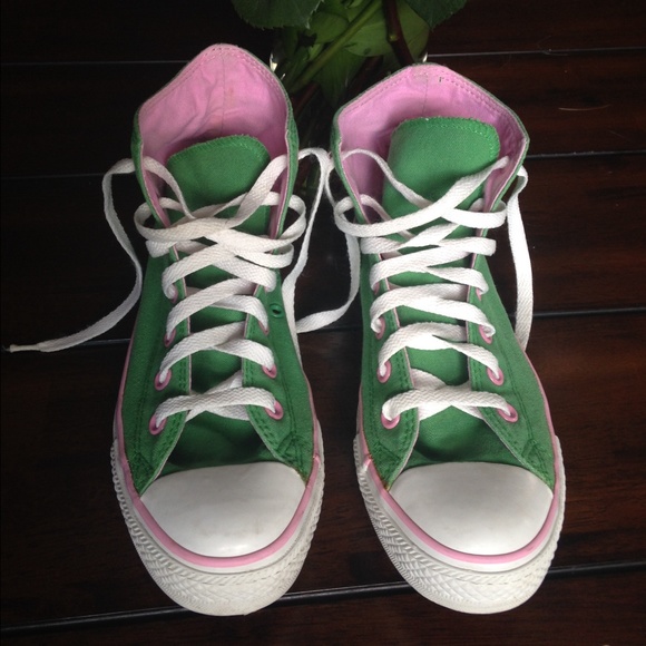 🌟 SALE 🌟Green and pink Converse