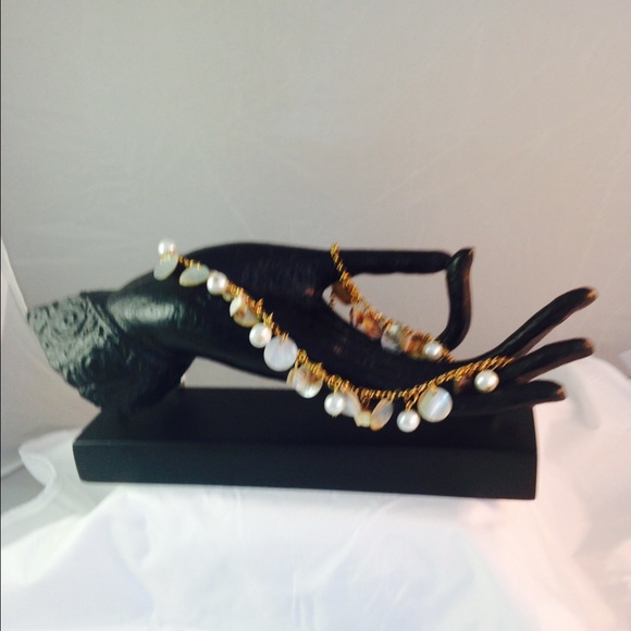 Mother of Pearl Necklace - Picture 2 of 5