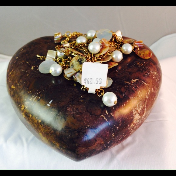 Mother of Pearl Necklace - Picture 4 of 5