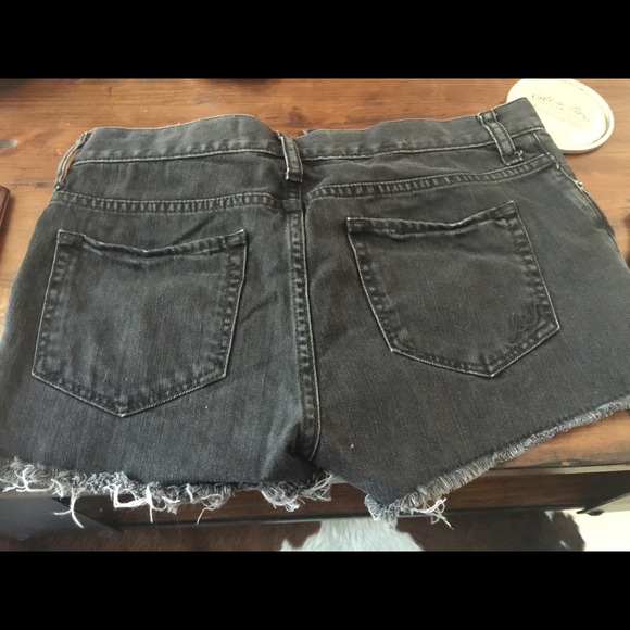 Destroyed denim shorts - Picture 2 of 2
