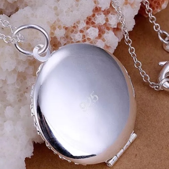 Circle of love locket in silver - Picture 3 of 3