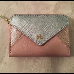 Tory Burch wallet! Used once-in GREAT condition!