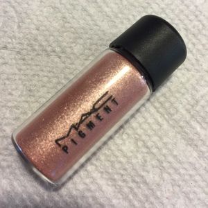 ✨SOLD IN BUNDLE✨ MAC Gift O Glamour pigment vial