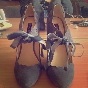 Only worn once! Great condition