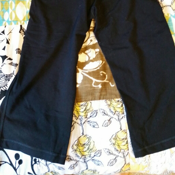 Workout capris - Picture 2 of 3