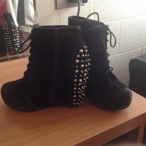 Black tie/ zip Wedge booties