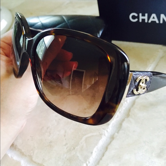 Chanel sun glasses - Picture 3 of 3