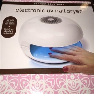 Electronic UV nail dryer