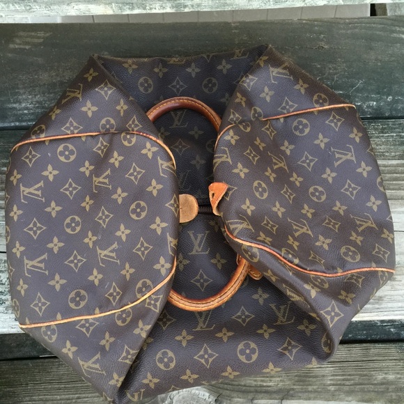 ❌SOLD❌ Authentic Lv speedy 40 - Picture 2 of 4