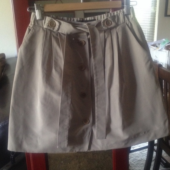 💋 BCBG Khaki Mini Skirt 💋