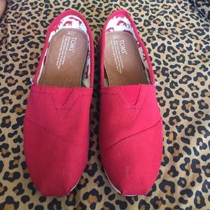 Red TOMS