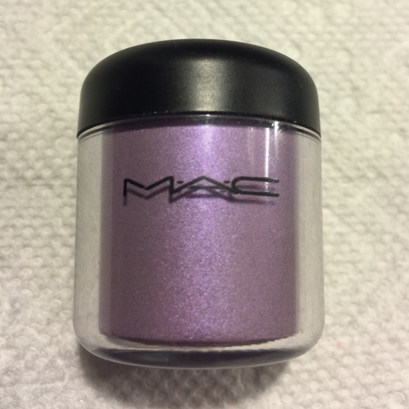 ✨SOLD IN BUNDLE✨ Auth MAC Viz-A-Violet pigment