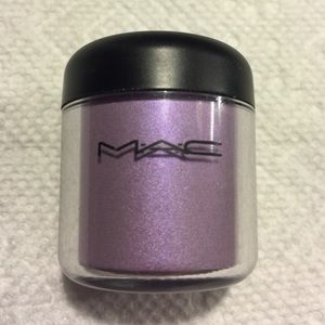 ✨SOLD IN BUNDLE✨ Auth MAC Viz-A-Violet pigment
