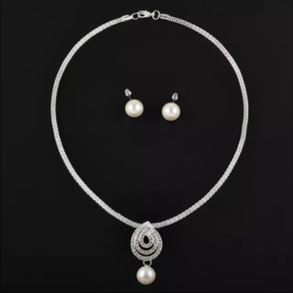 Faux Pearl jewelry set - Picture 1 of 4