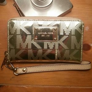 Michael Kors wristlet wallet