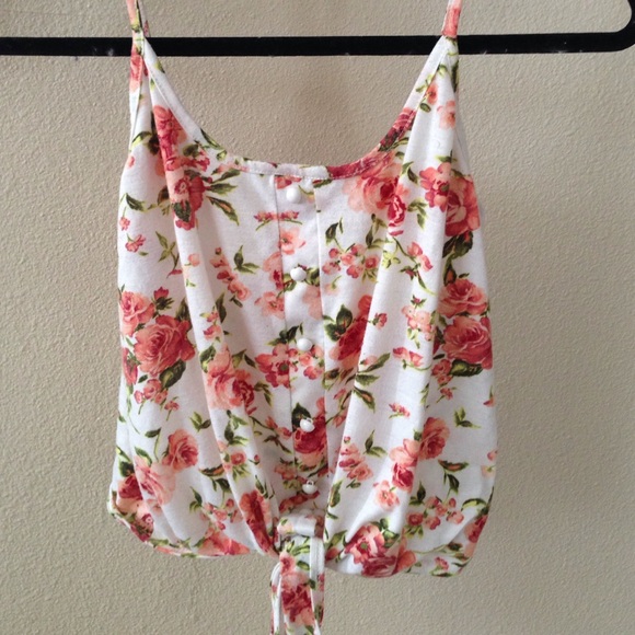SUMMER ESSENTIAL: flower tie top! 💞😍