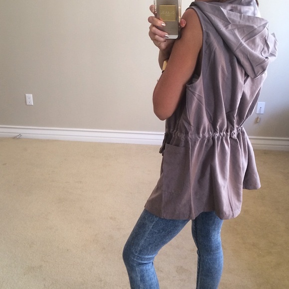 • SOLD • Sleeveless Taupe Vest Jacket L - Picture 4 of 4
