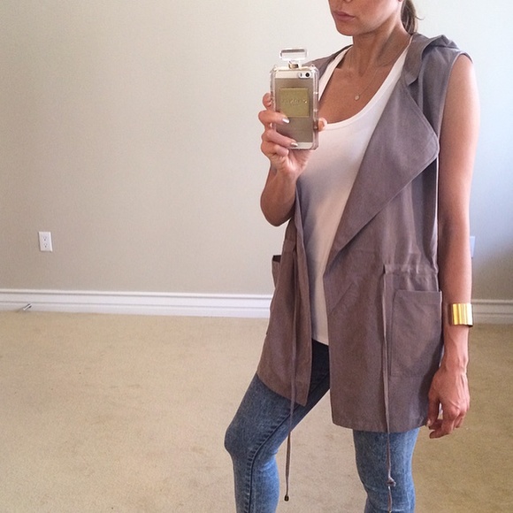 • SOLD • Sleeveless Taupe Vest Jacket L - Picture 2 of 4