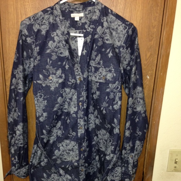 Nwt maternity denim dress by GAP (size4-6)