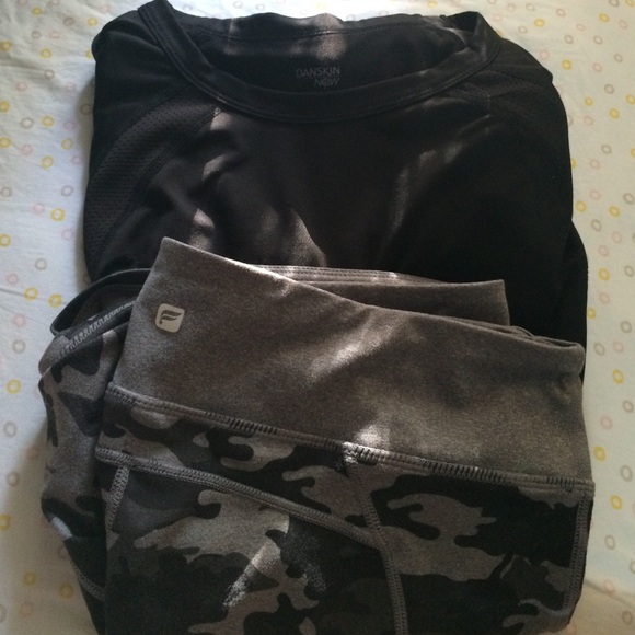 Bundle reserved fabletics and free top!