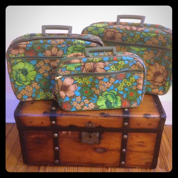 Vintage Set of 3 Nesting 70s Luggage!✌️