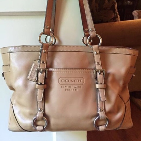 Coach (Tan/Camel) Purse