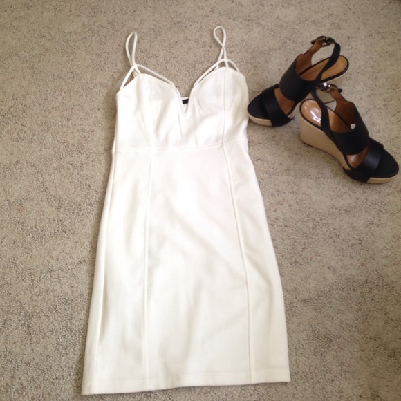 Forever 21 Dresses & Skirts - Brand new forever 21 white bodycon dress🌸