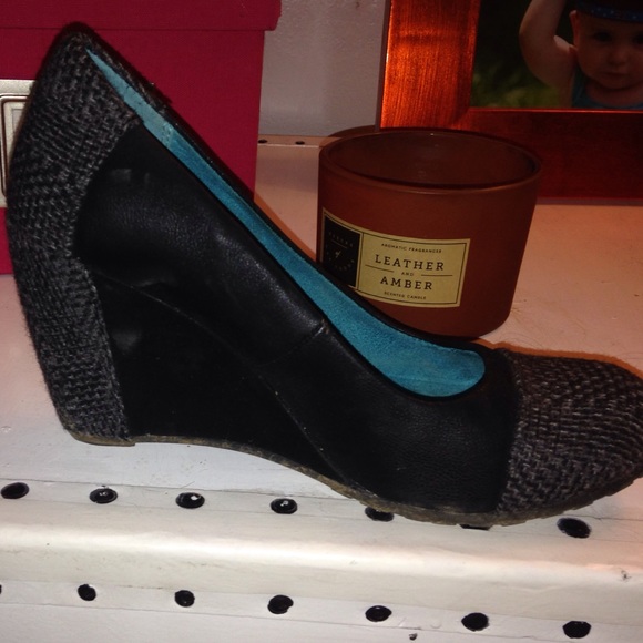 Blowfish Shoes - Last chance..Blowfish wedges! Gray and Black...