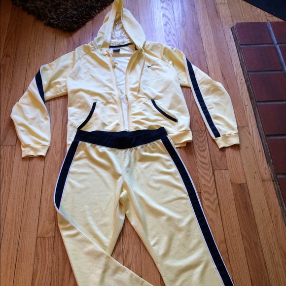 Crop sweat pant outfit