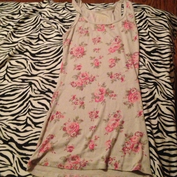 🌺Grey tank top with flower design🌺 - Picture 1 of 2