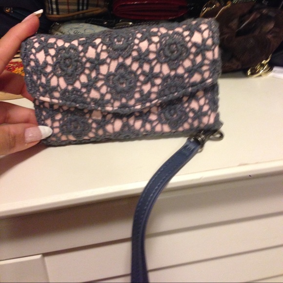 Iphone 5 cover and wristlet - Picture 1 of 2