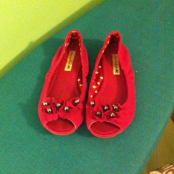 Open toe flats