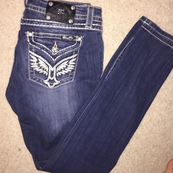 *BRAND NEW* Miss Me signature cut skinny jeans