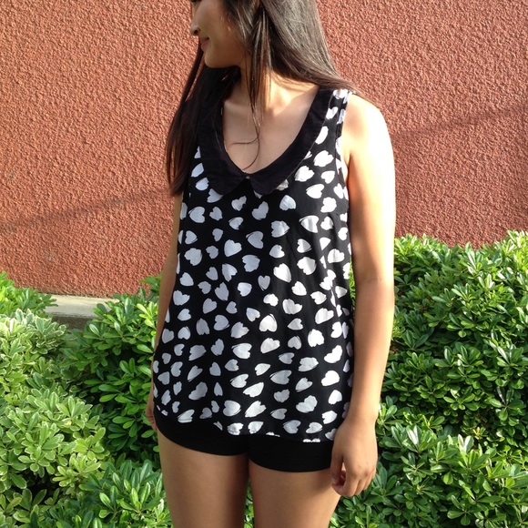 Peter Pan collared black and white print shirt