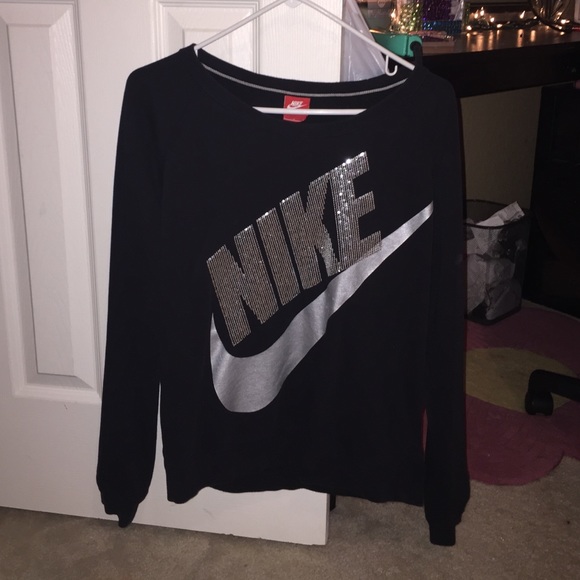 *BRAND NEW* Nike sequin crew neck