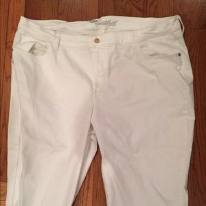 White sweetheart fit Old Navy capris
