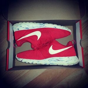 Red Roshe Runs Mens