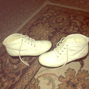 Vintage White Leather Boots