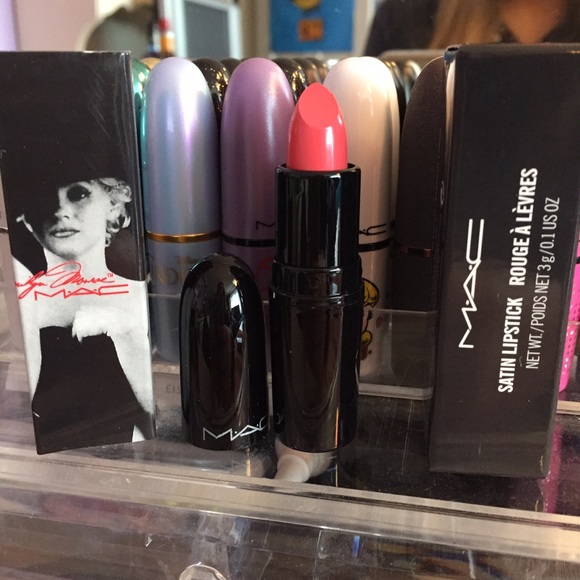 BNIB Mac Marilyn Lipstick in Angel A11