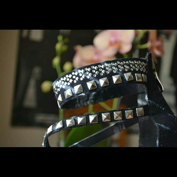 CLOSING SALE! ZIGI heels - Picture 3 of 4