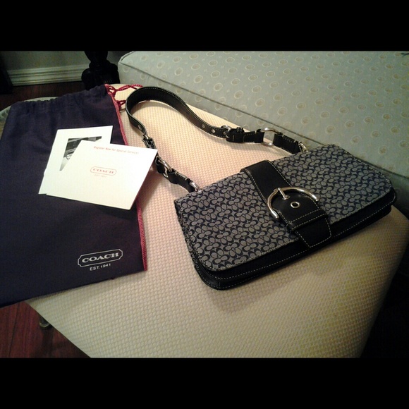 Coach signature shoulder bag authentic like new