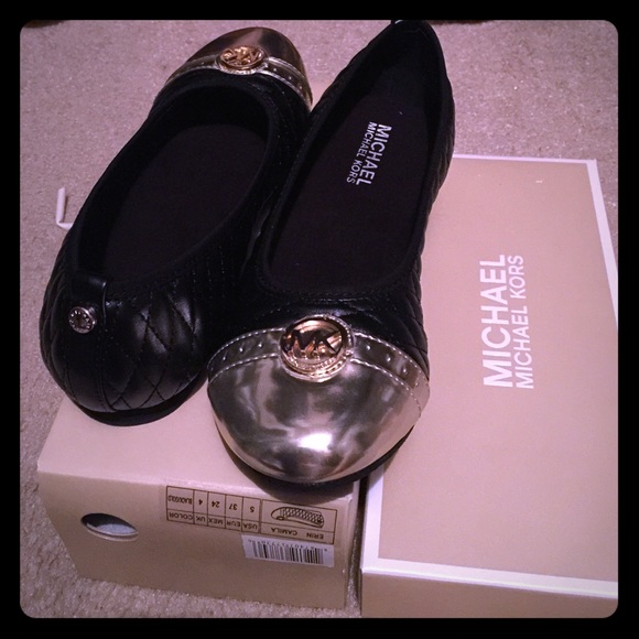 Girls size 5= to size 6.5 or 7 in ladies size!