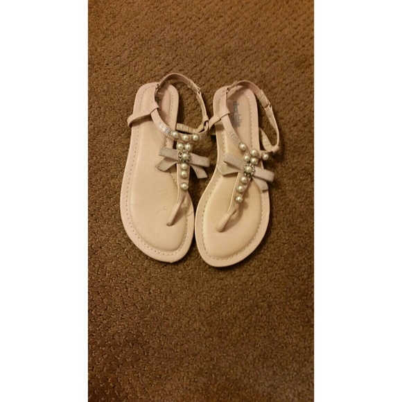 Sandals/flats